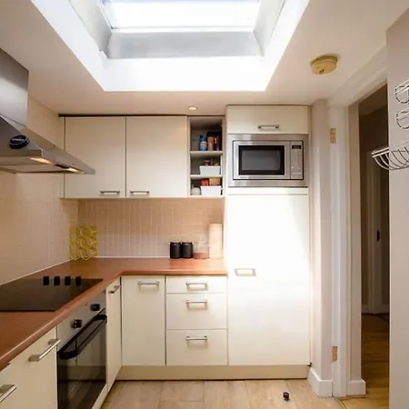 The Stillorgan Village דבלין